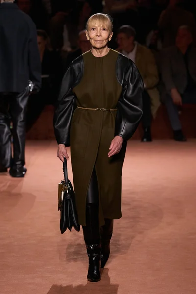 Look 15